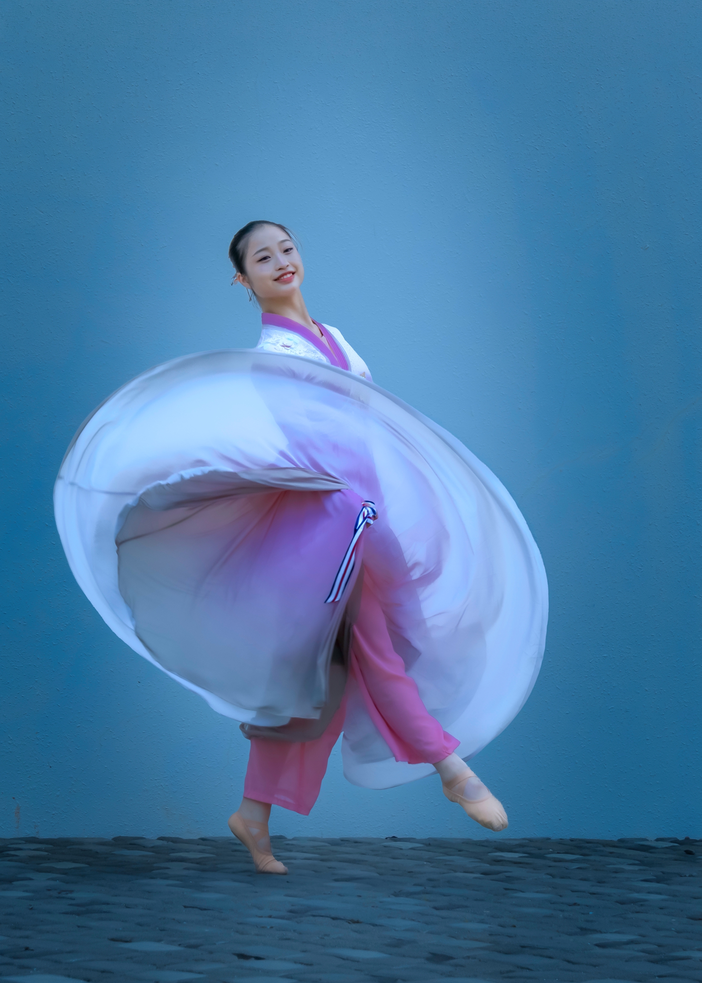 入選 林千琦 舞裙擺姿